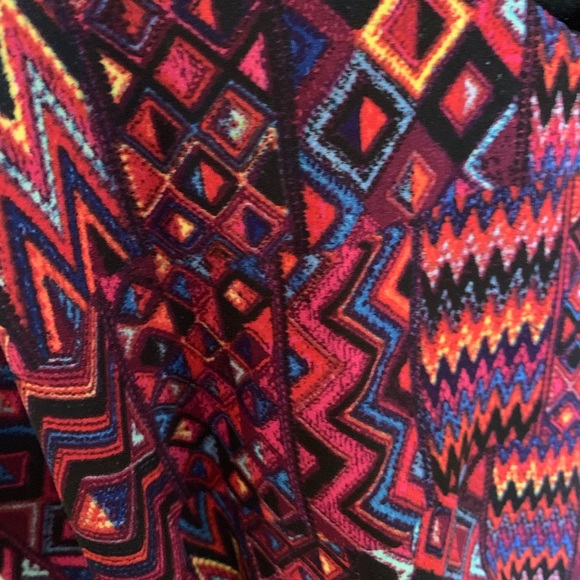 Patterned Romper with turquoise belt - Picture 5 of 6